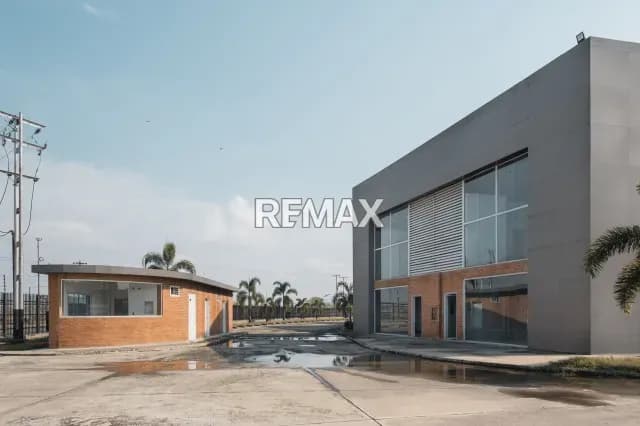 COMPLEJO DE GALPONES INDUSTRIALES Y CORPORATIVO EN VENTA. Zona I El Recreo.