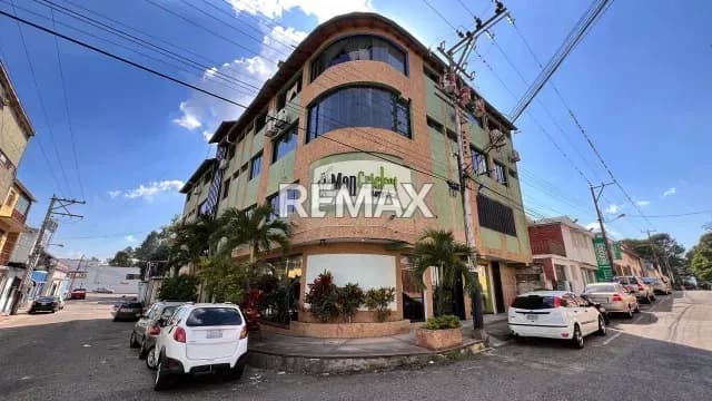 Oficina en alquiler ubicado en Barrio San Carlos, Edificio Hotel Moncricket