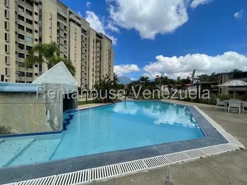 Af- Amplio Apartamento En Venta En Los Naranjos Del Cafetal, Remodelado, Con Hermosa Vista Panorámica, 4 Habitaciones, 3 Puestos De Estacionamiento, Edificio Con Piscina, Cancha De Tenis, Vigilancia