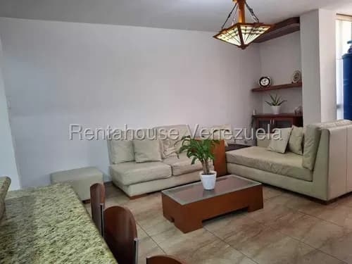 Apartamento En Alquiler En Bello Campo Remodelado Y Amoblado / Rf