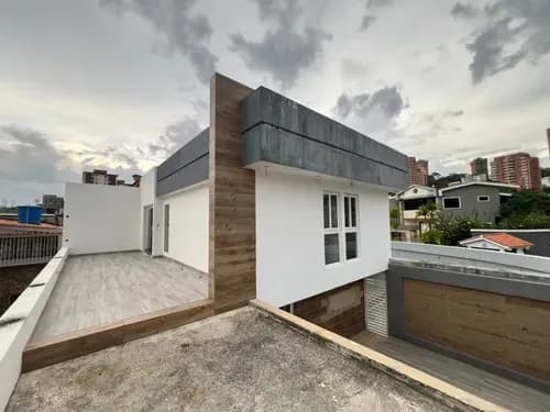 Jhonny Vende Casa 250 M2 Urbanización El Bosque Valencia Doble Seguridad Piscina Tanque 10000l Cd