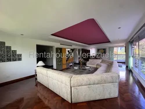 Hermoso, Amplio Y Cómodo Apartamento En Alquiler Ubicado En La Prestigiosa Urbanización La Castellana Mls #26-10063