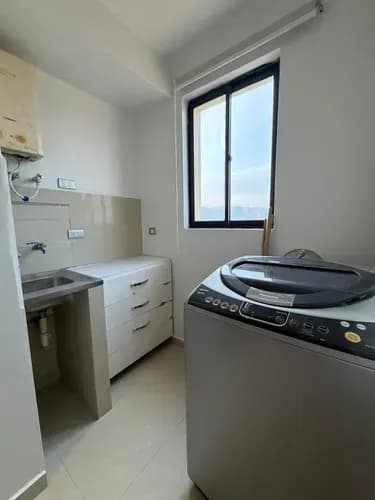 En Alquiler: Excelente Apartamento Totalmente Equipado En Piso Alto Con Pozo De Agua Y Vestier Urbanización Lomas De Los Mangos Hp-ind