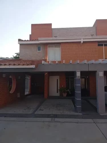 Angelica Rivas Vende Town House En Terrazas De Camoruco, Valencia Vzla