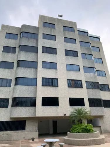 Apartamento Moderno Con Piscina, En Zona Tranquila A La Venta. Unikaref383