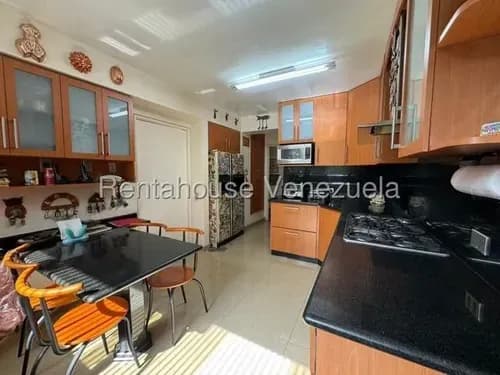 Agp Apartamento En Venta En Chulavista, 187 Mt2 En Zona Tranquila, Cerca De Centros Financieros 24-26042