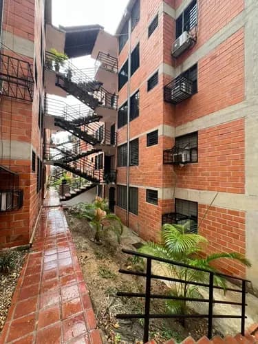 En Venta Hermoso Apartamento Totalmente A Estrenar Urb. Las Chimeneas, Res. Pedregal 66,67 M2 Planta Baja (mm)