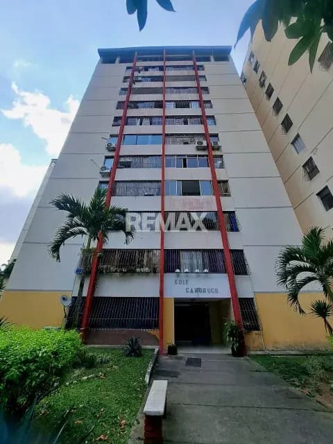 En venta Apartamento tipo estudio equipado Residencias La Arboleda Avenida Ferrero Tamayo