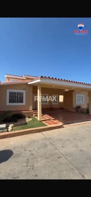 CASA EN VENTA EN CAMINOS DEL DORAL ZONA NORTE EN MARACAIBO