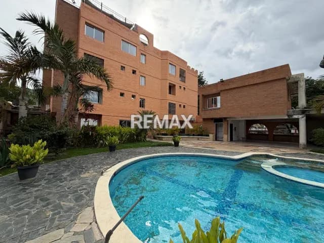 Apartamento duplex ubicado planta baja en edificio exclusivo del Parral