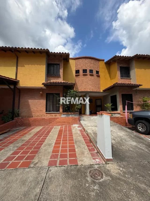 VENTA DE ACOGEDOR TOWNHOUSE EN TOWNHOUSE TERRAZAS SAN DIEGO