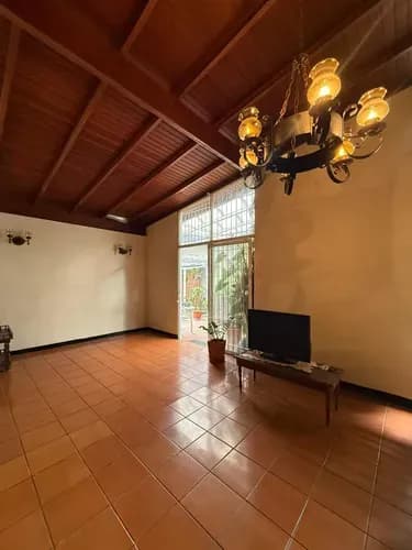 Se Vende Casa En Conjunto. Res. Av Carabobo Lc