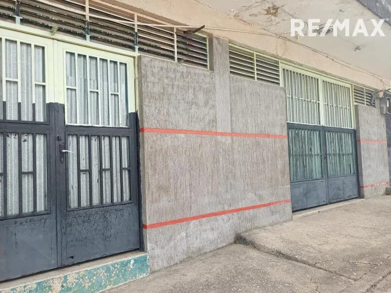 Amplio y multipropósito local en alquiler Sector Plata 1 frente al Terminal de Valera