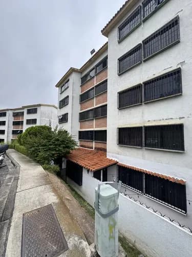 Apartamento En Alquiler La Quinta Los Teques Ic