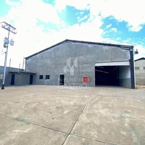 En Venta Excelente Galpón De 1.500m2, Ubicado En La Zona Industrial Los Pinos, Puerto Ordaz. Con El 96% De La Obra Terminada.