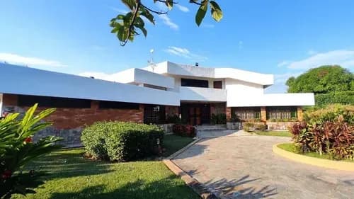 Casa En Venta En El Safari Country Club ,2601 Mtrs2 Hermosa Cuenta Con Una Imponente Casa De 982 Metros De Construcción, Buen Diseño Arquitectonico Rg