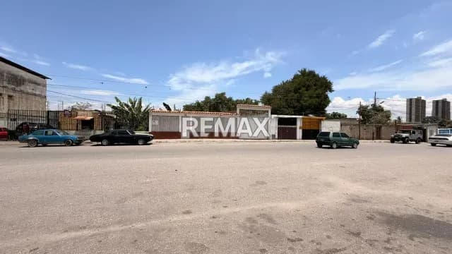CASA EN EL OESTE PARA USO RESIDENCIAL O COMERCIAL