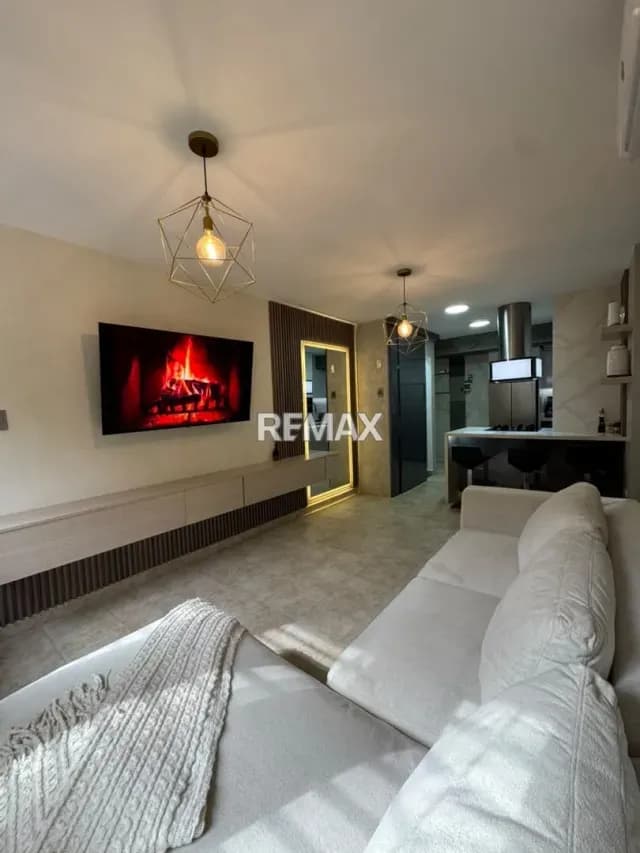 Apartamento en venta amoblado y equipado en Res Colinas del Parral