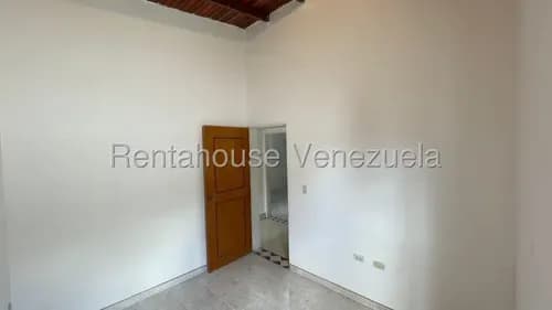 Jl/casa En Venta En Av. Principal De Los Rastrojos Cabudare Lara, Venezuela , Cod 26-14511 / 3 D/ 2 B/ 14890 M2