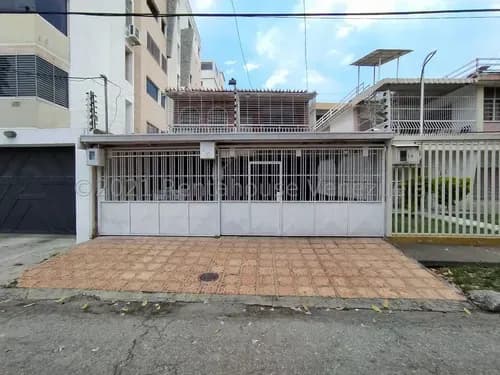 Casa En Venta En Urbanización La Soledad Excelente Para Comercio O Residencia Lista Para Firmar Invierta Seguro Nela 26-6006
