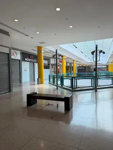 En Venta Local Comercial En El Centro Comercial Metrópolis, 2do Piso, Frente A Funcomama, San Diego Estado Carabobo / Emer