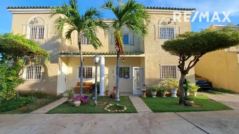 Se Vende Townhouse en Villamar III, Sector Isla Dorada