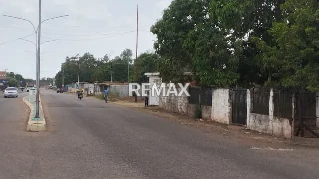 Venta de Terreno con Casa, Sector Las Amalias, Vía La Concepción. Municipio JEL