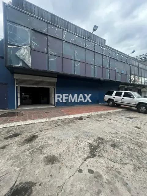 ALQUILER DE LOCAL COMERCIAL EN LOS RUICES!!