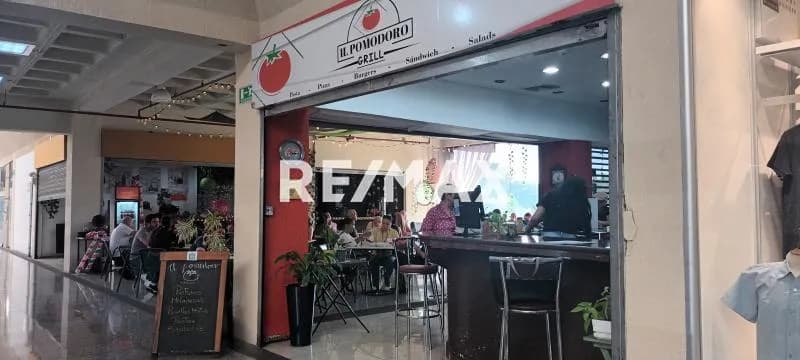 Exclusivo Local con Mezzanina en el mejor Centro Comercial de las Ciudades Gemelas