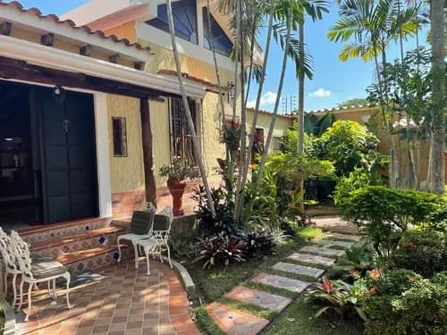 Casa Con Jardín Y Cocina Moderna En Naguanagua Sector La Entrada De Naguanagua Edo Carabobo Vende Dayanna Vasquez