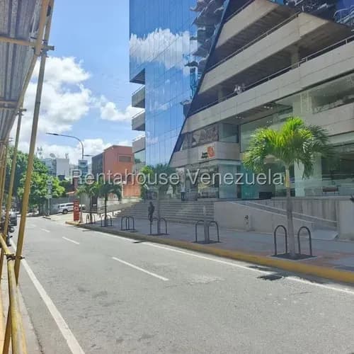 Elegante Oficina En Las Mercedes, Amoblada, Planta Electrica,ideal Para Ejecutivos! Cod. 26-15447