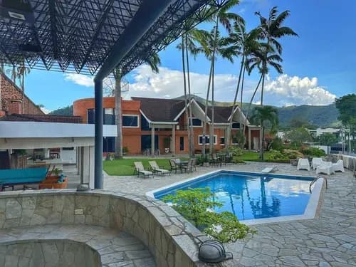 Casa En Venta En Guataparo Country Club.