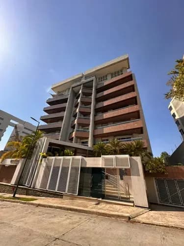 Karlhuy Ramirez Vende Penthouse Read. Guataparo Lake Terrazas De Country Club Valencia Carabobo