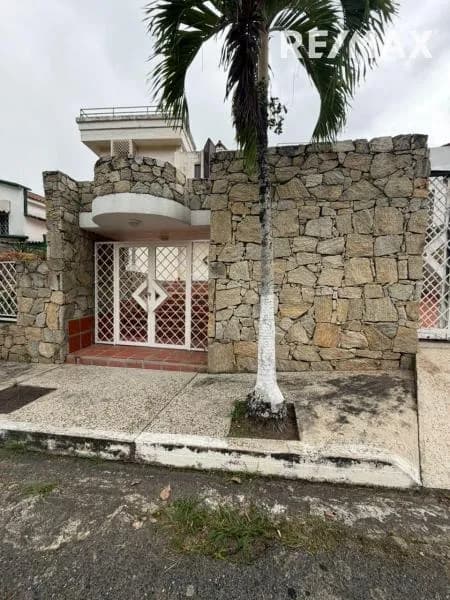 Se vende town house Urb el castaño