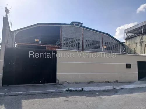 Bray Montoya Ofrece En Alquiler Sensacional Galpon En Estupenda Zona De Barquisimeto, Posee 2 Plantas En Optimas Condiciones, Con Todo Lo Necesario 2#6#1#5#0#4#4.