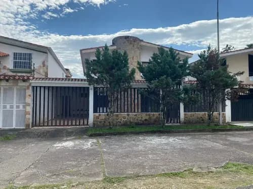 Casa En Venta Apdc Priv, Urb Altos De Pirineos San Cristóbal Mg364