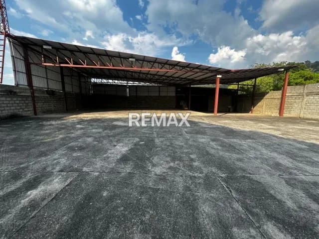 Impulsa tu Empresa: Galpón Comercial e Industrial Estratégicamente Ubicado en Plata II, Valera