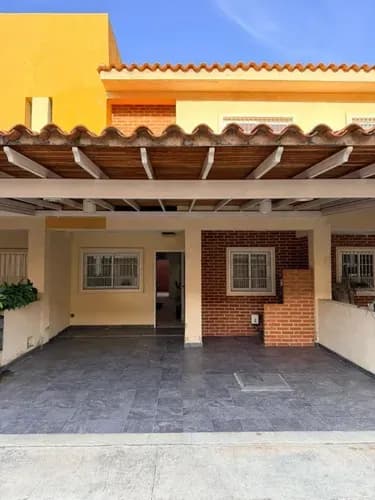 Townhouse Hermoso. Listo Para Habitar. Yely Romero