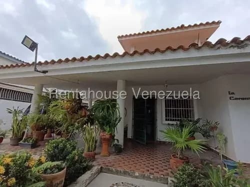 Descubre La Elegancia Y Comodidad En El Trigal! Esta Casa