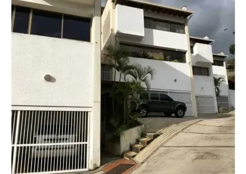 Se Vende/alquila Townhouse 293m2 La Tahona 0024