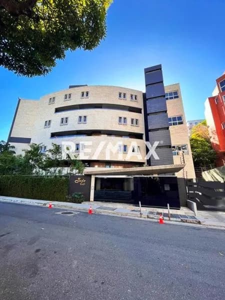 APARTAMENTO DÚPLEX EN VENTA - URB. LOS NARANJOS DE LAS MERCEDES
