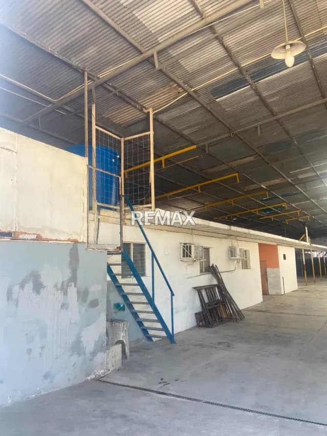 En Alquiler Galpon Av. Intercomunal