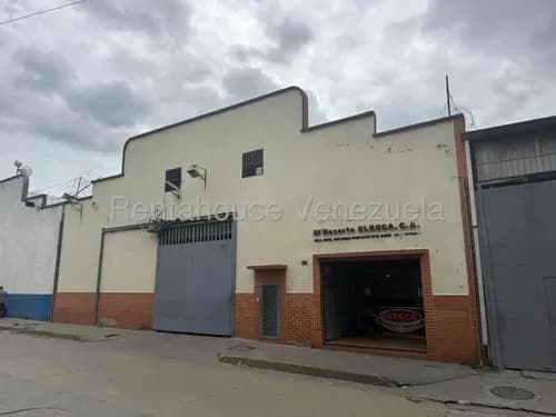 Magnifico Amplio Galpon Para Desarrollar Cualquier Ramos En Venta En La Yaguara 261706 Ijp