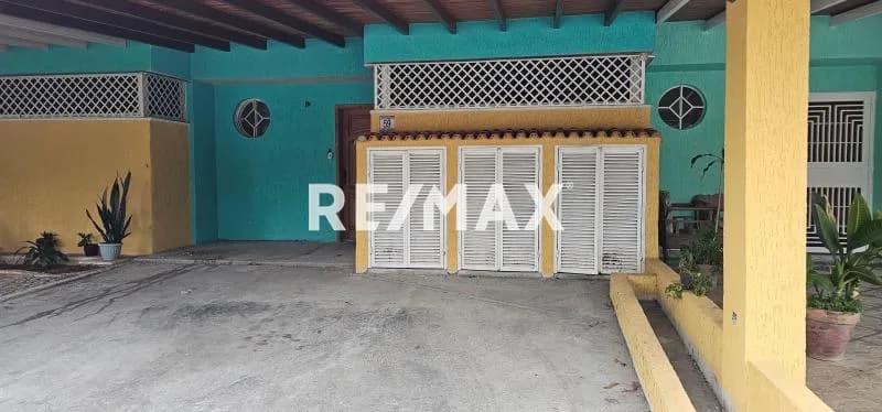 VENDO CASA EN EXCELENTE URBANISMO
