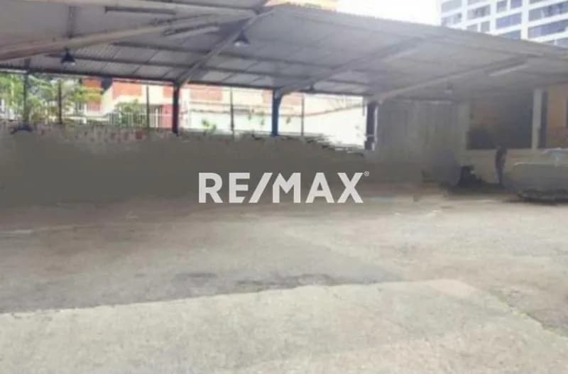 Terreno en Venta.Avenida libertador con avenida Negrin