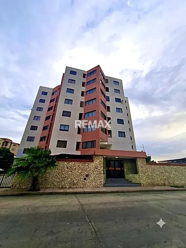 SE OFRECE EN VENTA AMPLIO APARTAMENTO TOTALMENTE AMOBLADO EN PORTO SANTO LECHERÍA ANZOÁTEGUI VENEZUELA CERCA DE LA PLAYA