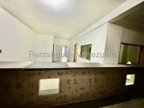 Marydoll Mogollón Alquiler Local Comercial En Zona Repuestera, Barquisimeto-lara