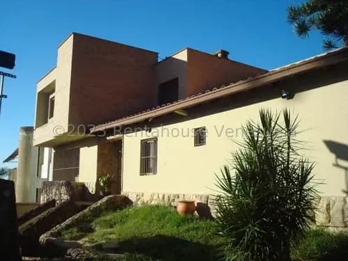 Agp Oportunidad! Casa En Venta En Monterrey, Amplios Espacios, Agua Constante 24-692