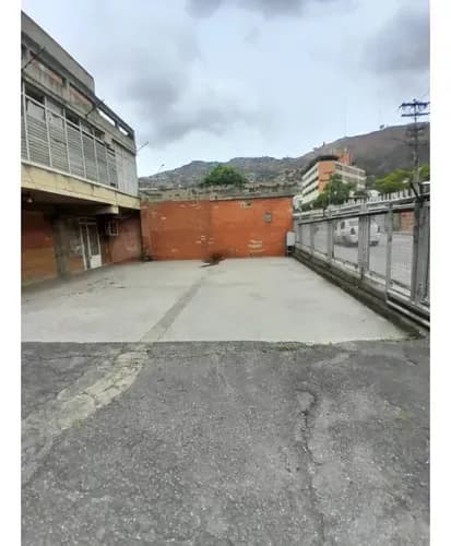 Alquiler Pb De Galpón De 750 Mtrs2. La Yaguara