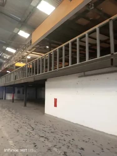 Dt En Venta Galpón Industrial Ubicado En La Zona Industrial La Quizanda Es Un Galpón De Esquina Con Un Metraje Total De: 1320m2 Excelente Ubicación Construcción 800,15m2 Terreno 521 M2 Mezzani